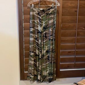 American Twist elastic flowing pants.